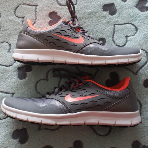 Womens Nike - Picture 3 of 7